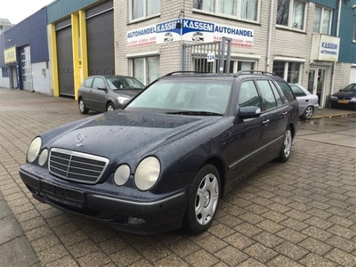 Mercedes-Benz E-Klasse 3.2 CDI E320 COMBI CLASSIC AUT