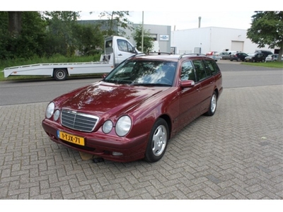 Mercedes-Benz E-Klasse Combi 200 Classic - Facelift model -