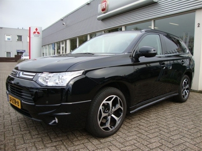 Mitsubishi Outlander 2.0 CVT INSTYLE FULL OPTIONS