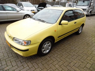 Nissn Almera 1.4 airco kleuren parrot etc