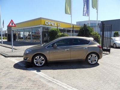 Opel Astra 1.4 Turbo Cosmo (bj 2013)