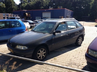 Opel Astra 1.4i GL door inruil verkregen zo me (bj 1996)