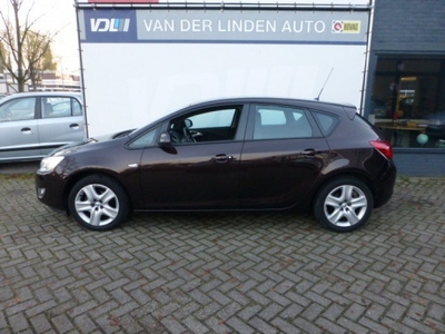 Opel Astra 1.6 Edition Cruise Airco Trekhaak (bj 2012)