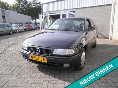 Opel Astra 1.6i-16V Season AIRCO-Automaat