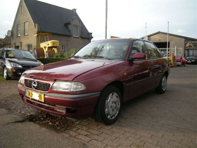 Opel Astra 1.6i Fresh 4 deurs sedan met oa AIRCO (bj 1997)