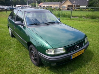 Opel Astra 1.6i GL (bj 1996)