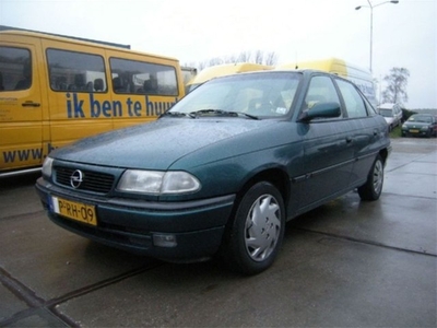 Opel Astra 1.6i Season 4 deurs sedan + AIRCO (bj 1997)