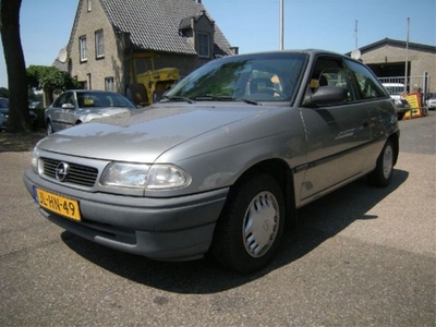 Opel Astra 1.6i Young (bj 1994)