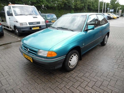 Opel Astra 1.6i Young STUURBEKRACHTIGING ETC