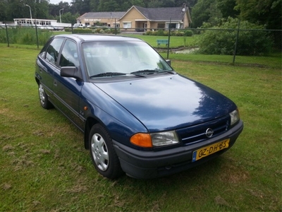 Opel Astra 1.8i Young (bj 1993)