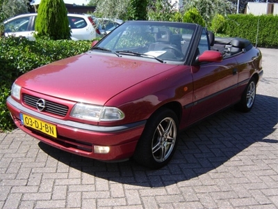 Opel Astra Cabriolet 1.6i BERTONE (bj 1999)