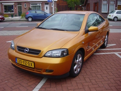 Opel Astra Coupé 2.2-16V (bj 2000)