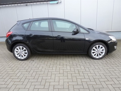 Opel Astra Edition 5 drs 1.4 turbo (bj 2013)