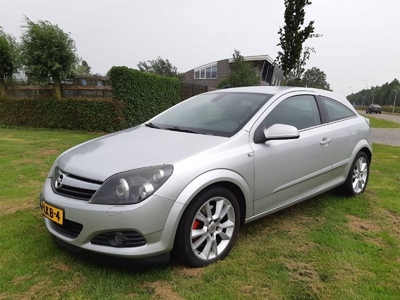 Opel Astra GTC 2.0 T Cosmo (2005)