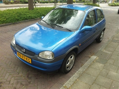 Opel Corsa 1.2 I 16V 3D 2000 Met Nieuwe APK te koop