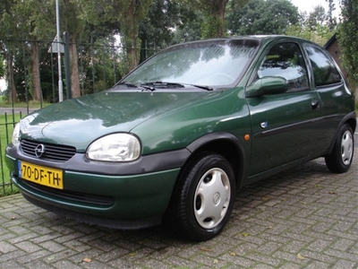 Opel Corsa 1.2i-16V (bj 1999)