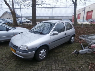 Opel Corsa 1.2i-16V Strada (bj 1999)