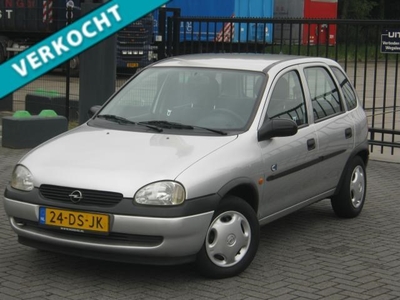 Opel Corsa 1.2i-16V Strada Nov1999 5deurs /Airco/met apk