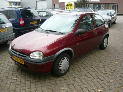 Opel Corsa 1.4i Swing (bj 1997, automaat)