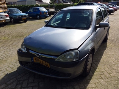 Opel Corsa 1.7 DI 5D lichte voorschade (bj 2003)