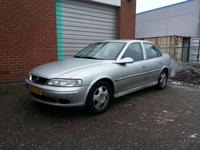 Opel Vectra 1.6-16V 74kw Sedan Clima! Bj:1999 NAP!