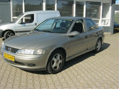 Opel Vectra 1.6 16v pearl (bj 1999)