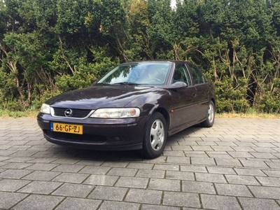 Opel Vectra 1.6i 16V Diamond 4-deurs (bj 2000)