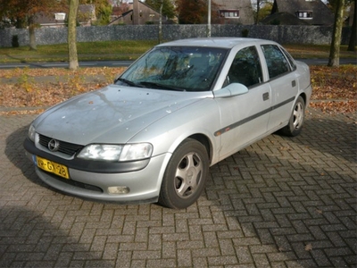 Opel Vectra 1.6i-16V GL (bj 1999)