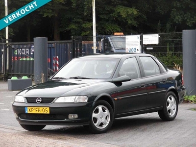 Opel Vectra 1.6i-16V GL VERKOCHT