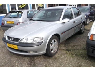 Opel Vectra 1.6i-16V Pearl