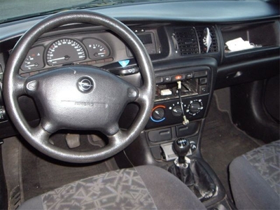 Opel Vectra 1.6i (bj 1995)