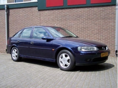 Opel Vectra 1.8i 16V (bj 1999)