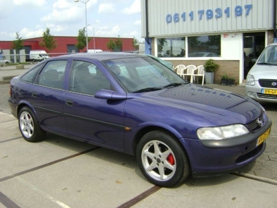 Opel Vectra 1.8i-16V GL Plus (bj 1997)