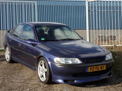 Opel Vectra 1.8i 16V Sport Ed. (bj 1997)