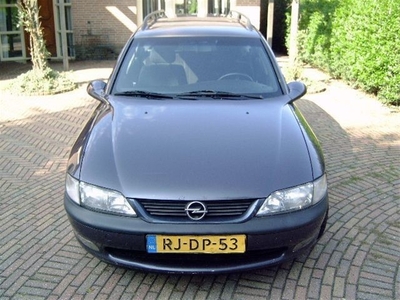 Opel Vectra station 1.6 16v pearl (bj 1997)