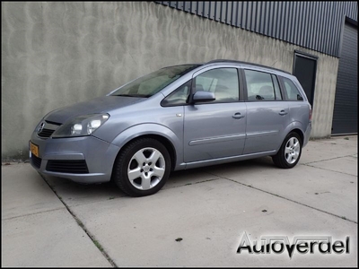 Opel Zafira 1.6 Executive kleine beschadigingen, maar rijdt