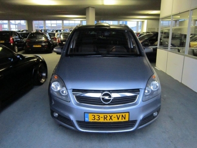 Opel Zafira 2.2 COSMO (bj 2005)