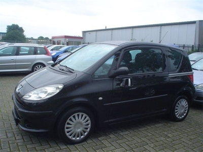 Peugeot 1007 1.4 sesam urban AIRCO (bj 2007)