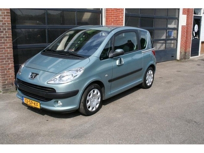 Peugeot 1007 1.6-16V Gentry