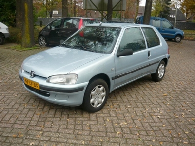 Peugeot 106 1.1 XR (bj 2002)