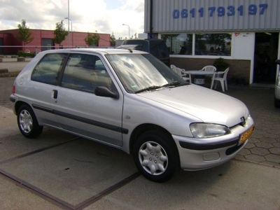 Peugeot 106 1.1 XR (bj 2003)