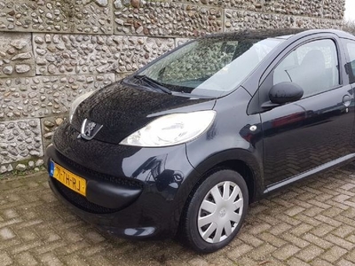 Peugeot 107 1.0-12V XR (2006)