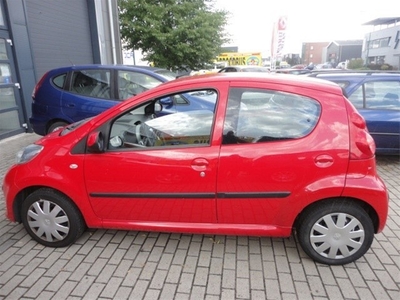 Peugeot 107 1.0-12V XS (bj 2008)