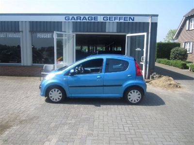 Peugeot 107 15 x op voorraad 3 en 5 Drs airco v/a 3950,-