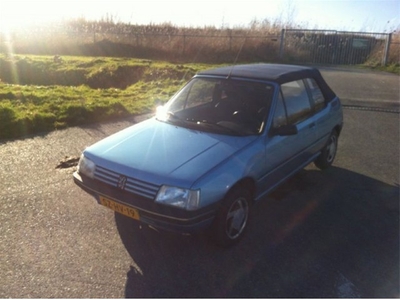 Peugeot 205 cabrio 1.1 cj blauw 1993 slechts 143Dkm nwe APK