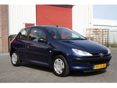 Peugeot 206 1.1 xr (bj 2002)