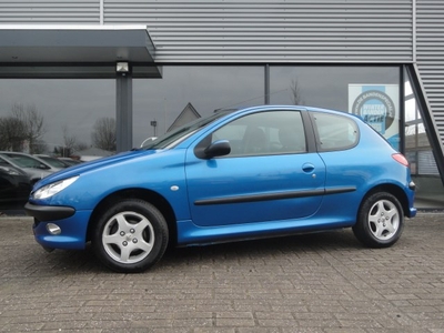 Peugeot 206 1.4 AIR-LINE nieuwe d-riem goed onderhouden