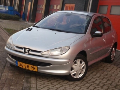 Peugeot 206 1.4 AUT 5 Deurs Airco Climate Zeer nette staat