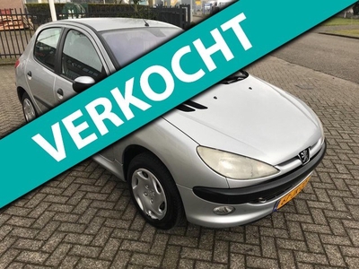 Peugeot 206 1.4 Gentry [bj 2002] 5DRS Clima/Nette auto!