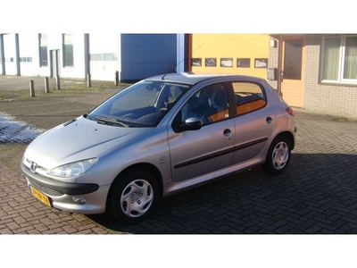 Peugeot 206 1.4 Gentry CLIMA BJ 01 (bj 2001)